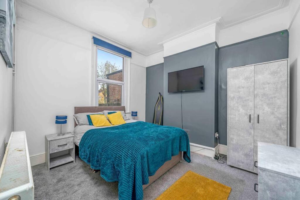 Apartamento Big House, 5 Beds, 2 Bathrooms, Contractors Dream, Great Transport Links